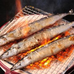 プロ直伝!秋刀魚を炭火で極上に焼くテクニックと骨まで旨いキャンプ飯レシピ